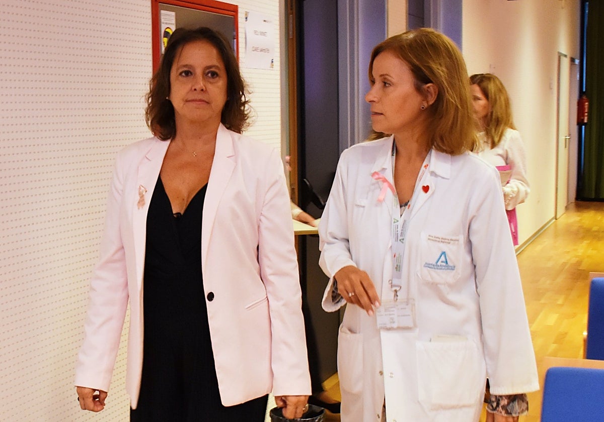 Valle García, a la derecha, junto a la consejera de Salud y Consumo, Catalina García