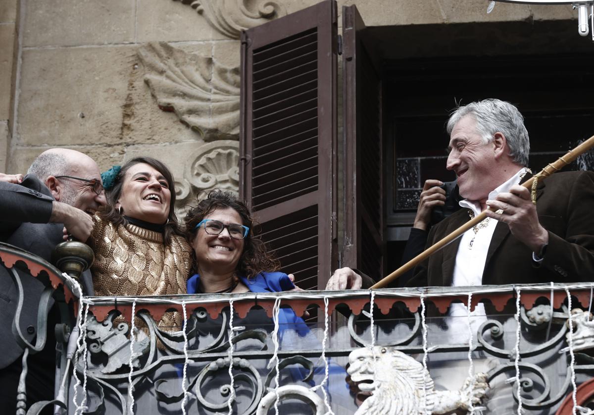 Joseba Asiron toma posesión del cargo tras la moción de censura