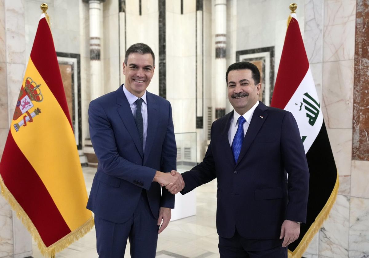 Pedro Sánchez, junto al primer ministro irakí Al Sudani durante su visita a Bagdad.