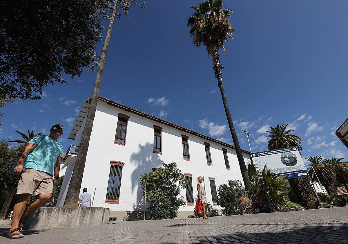 Uno de los pabellones del antiguo Hospital Militar de San Fernando