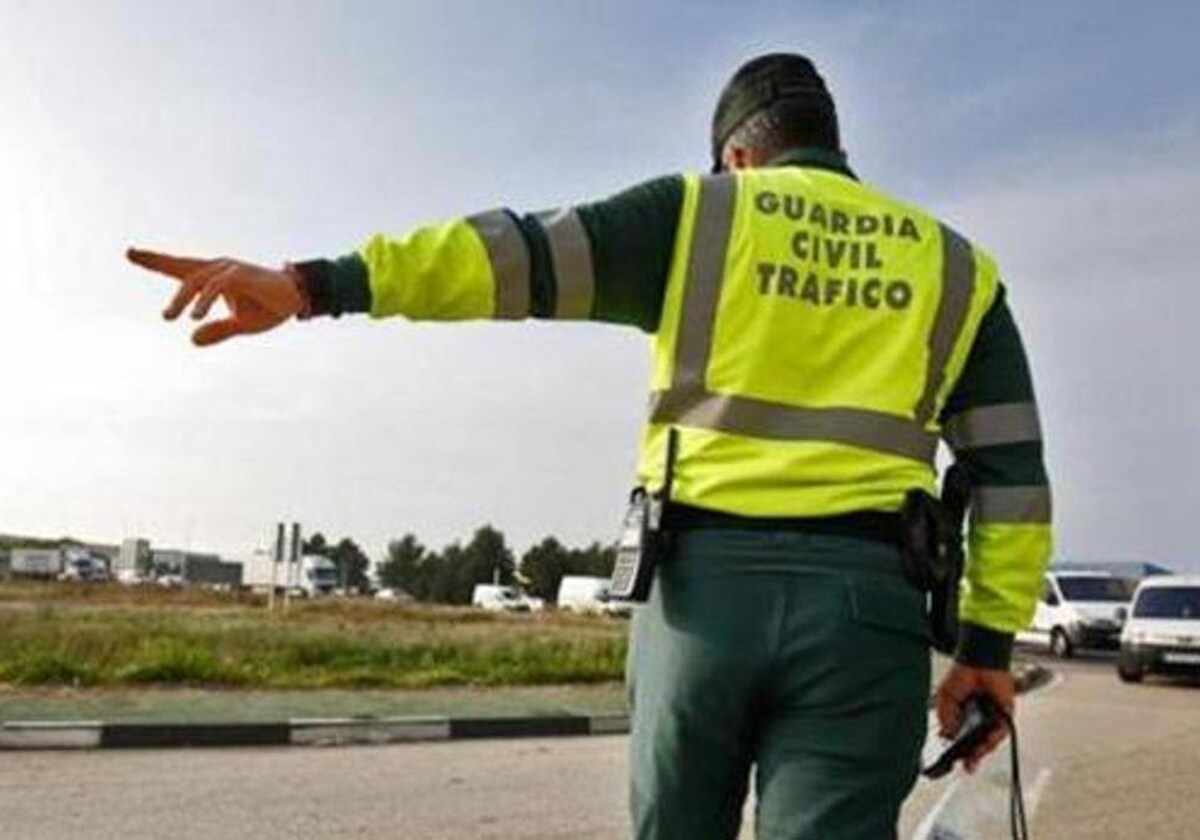 Imagen de archivo de un agente de Tráfico de la Guardia Civil