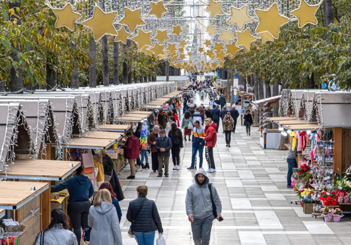 Mercado artesanal de Navidad en Almería capital.