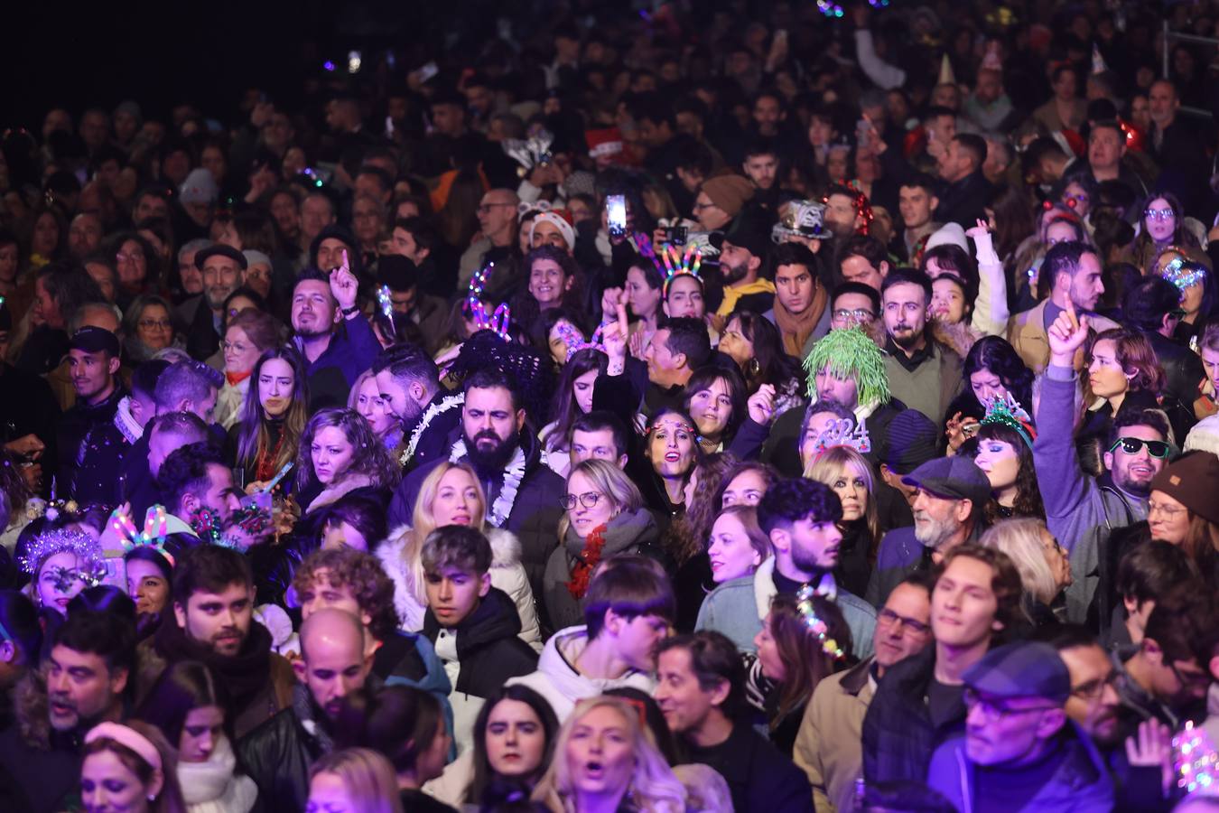 Fotos: Córdoba da la bienvenida a 2024 en una gran fiesta en Las Tendillas