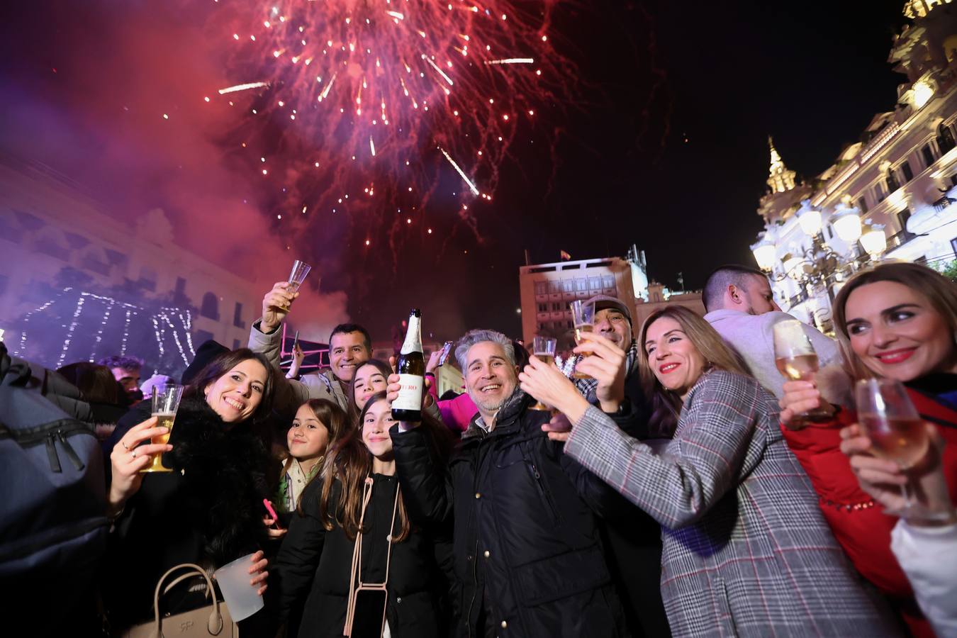 Fotos: Córdoba da la bienvenida a 2024 en una gran fiesta en Las Tendillas