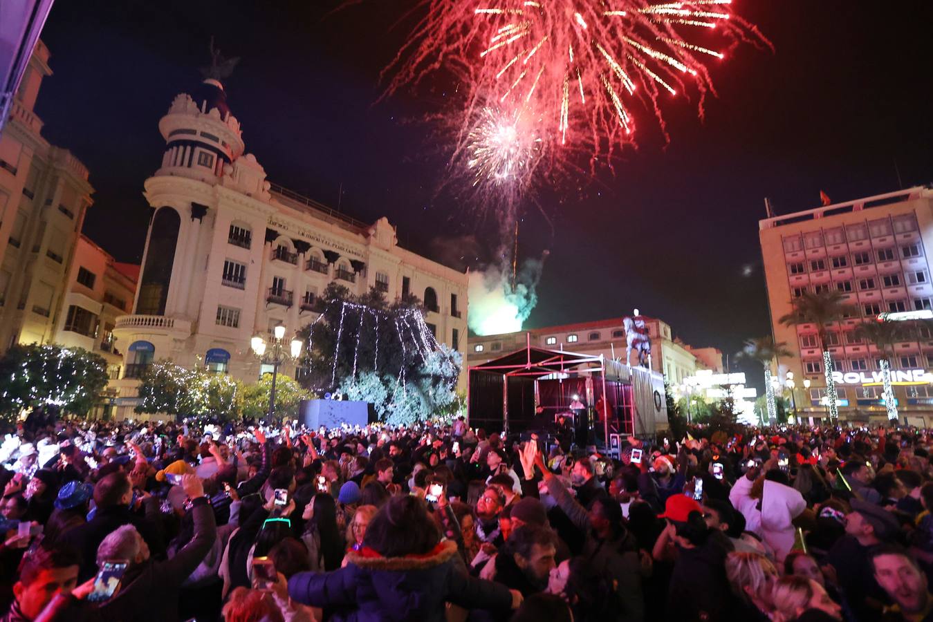 Fotos: Córdoba da la bienvenida a 2024 en una gran fiesta en Las Tendillas