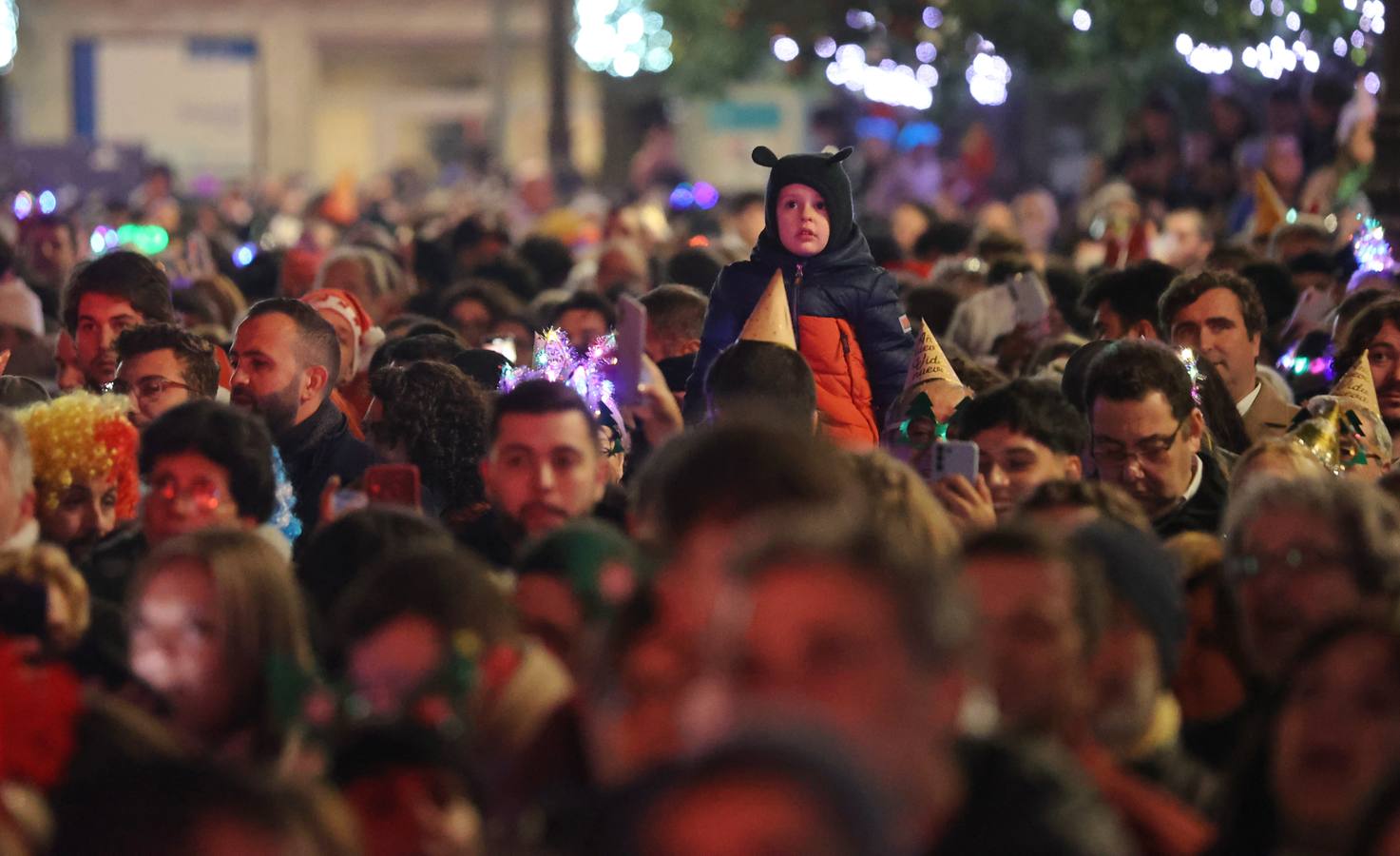 Fotos: Córdoba da la bienvenida a 2024 en una gran fiesta en Las Tendillas