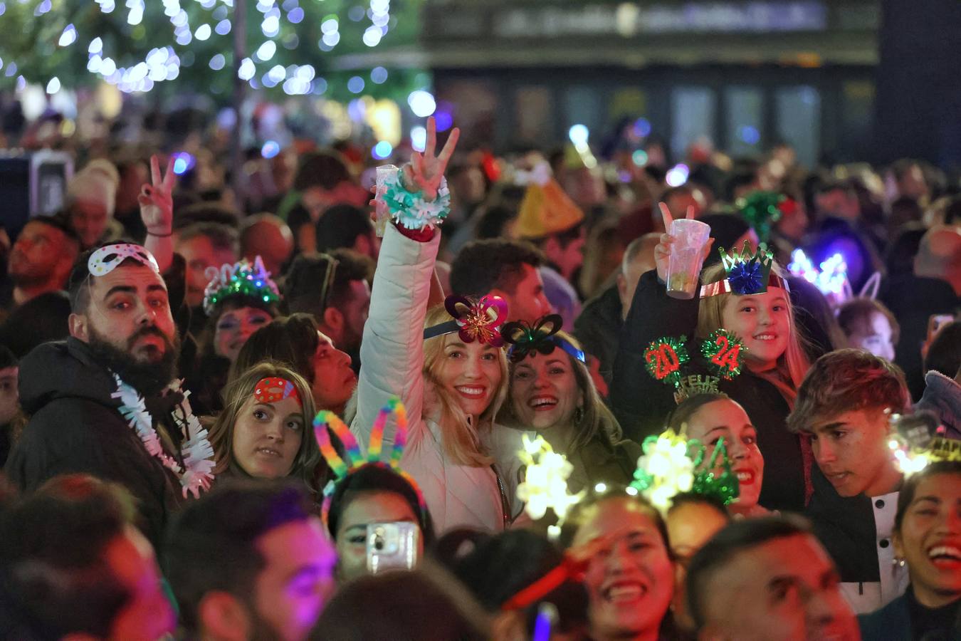 Fotos: Córdoba da la bienvenida a 2024 en una gran fiesta en Las Tendillas