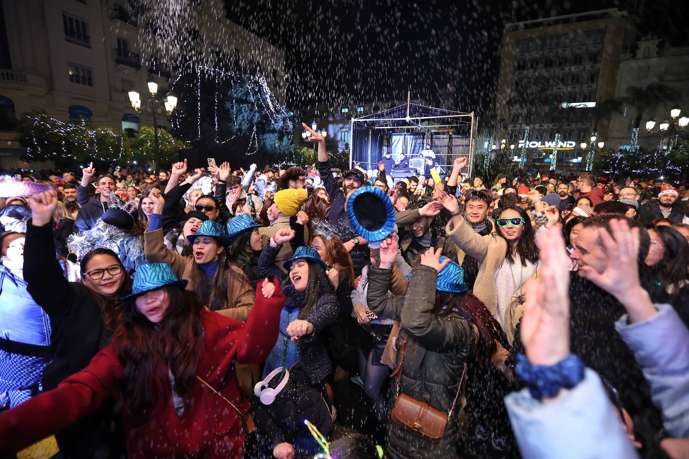 Fotos: Córdoba da la bienvenida a 2024 en una gran fiesta en Las Tendillas