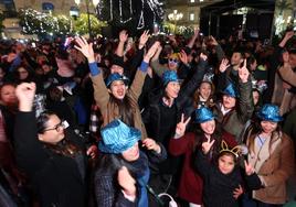 Fotos: Córdoba da la bienvenida a 2024 en una gran fiesta en Las Tendillas