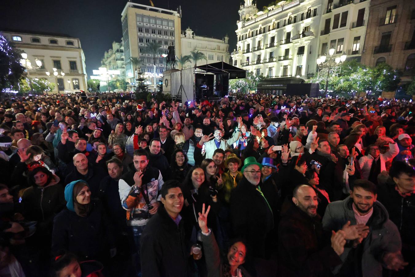 Fotos: Córdoba da la bienvenida a 2024 en una gran fiesta en Las Tendillas