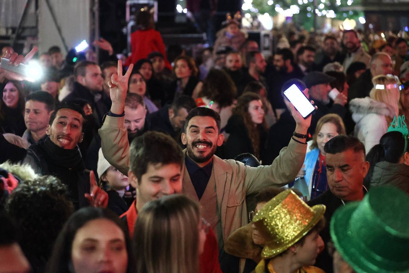 Fotos: Córdoba da la bienvenida a 2024 en una gran fiesta en Las Tendillas
