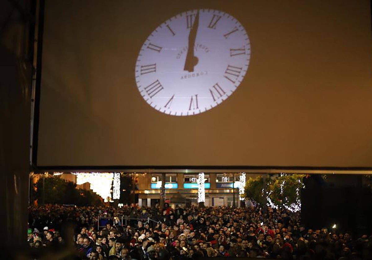 Reloj durante la celebración en la plaza de las Tendillas