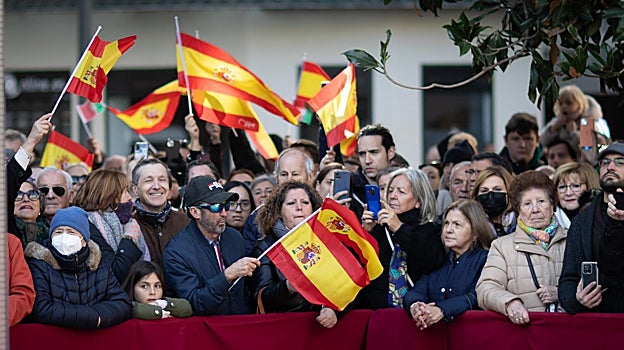 Asistentes a la fiesta en la Plaza del Carmen de Granada