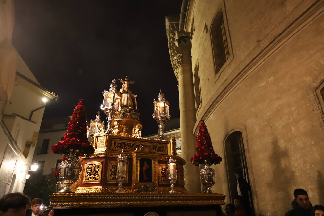 Fotos: la elegante procesión del Niño Jesús de la Compañía en Córdoba