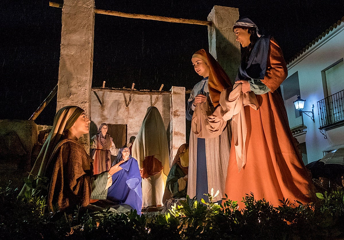 Vecinos de Higuera de la Sierra, en una de las carrozas de la Cabalgata de Reyes