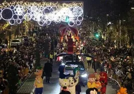 Los Reyes Magos vuelven a Zocodover, acompañados de nueve carrozas y un cortejo real de 500 personas