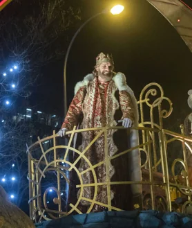 Imagen secundaria 2 - Los tres Reyes Magos en sus carrozas