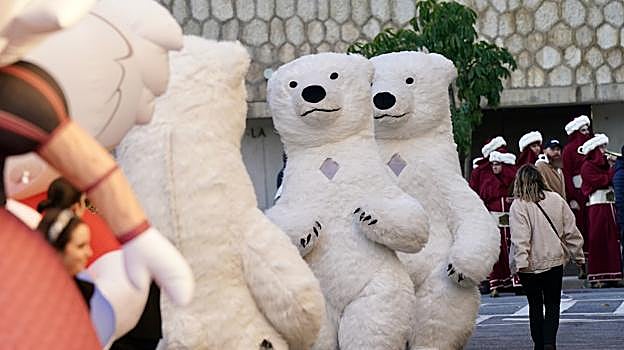 El oso perjudicado reaparece en la cabalgata de Málaga