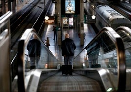 Usuarios del Avant reclaman a Renfe que dé marcha atrás a sus cambios de horarios para Córdoba, Sevilla y Málaga