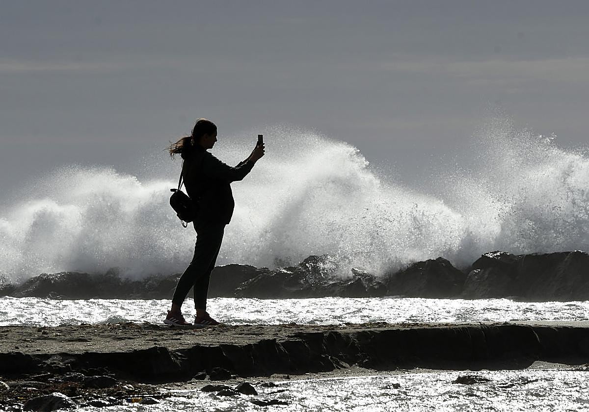 Fuerte oleaje en la costa almeriense