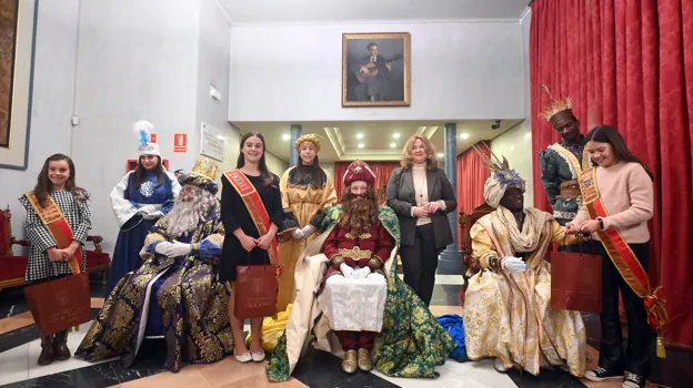 Los Reyes Magos son recibidos en el Ayuntamiento de Burgos