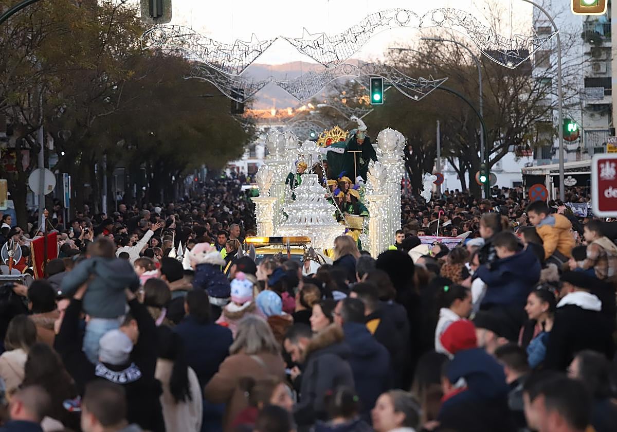 Los cordobeses se están echando a la calle este viernes para disfrutar de la Cabalgata