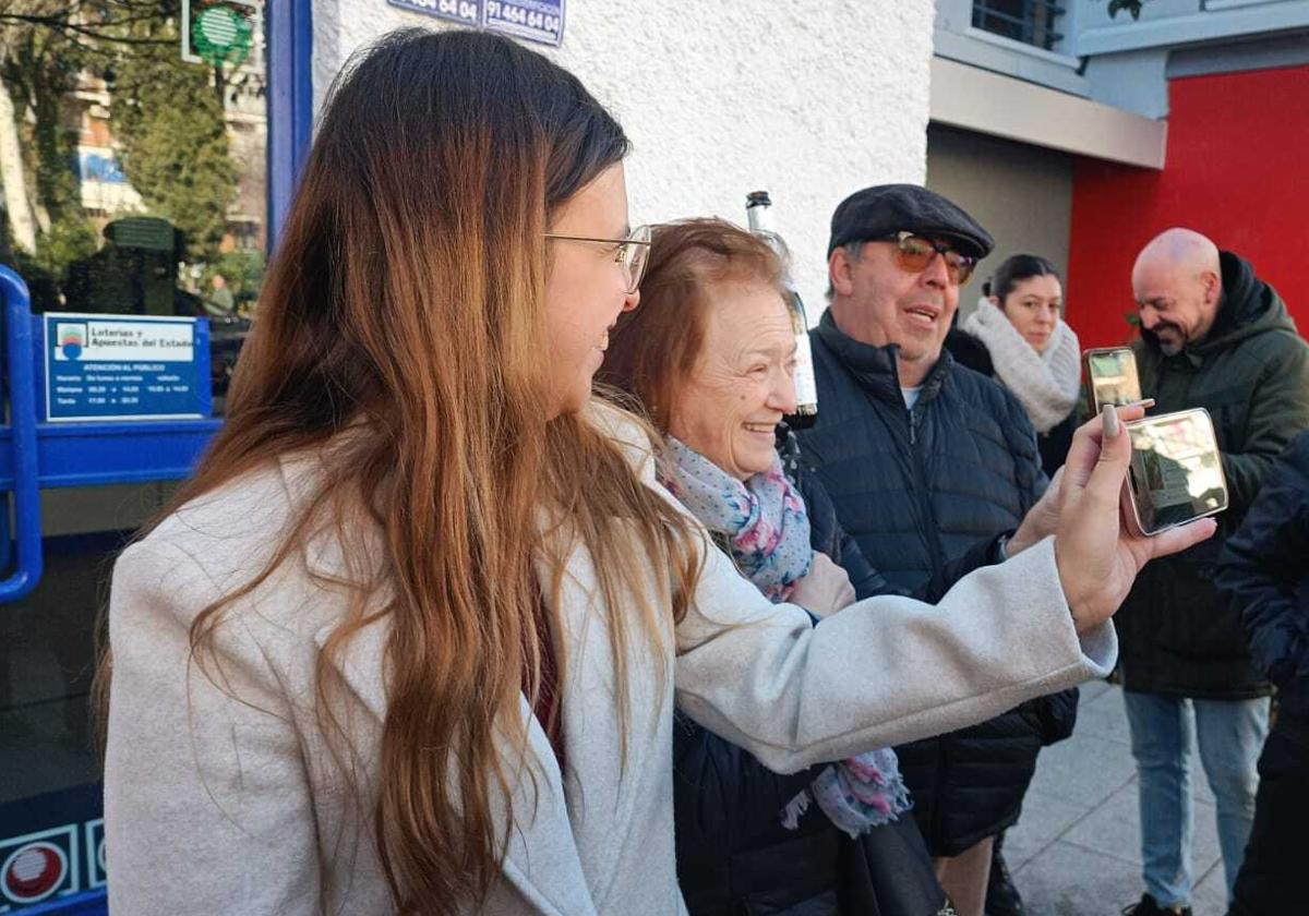 Conchi y Niceto, los flamantes ganadores del segundo premio de Lotería del Niño 2024 en Móstoles