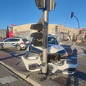 Tres niños que robaban un coche provocan un accidente al patrulla de la Policía que les seguía