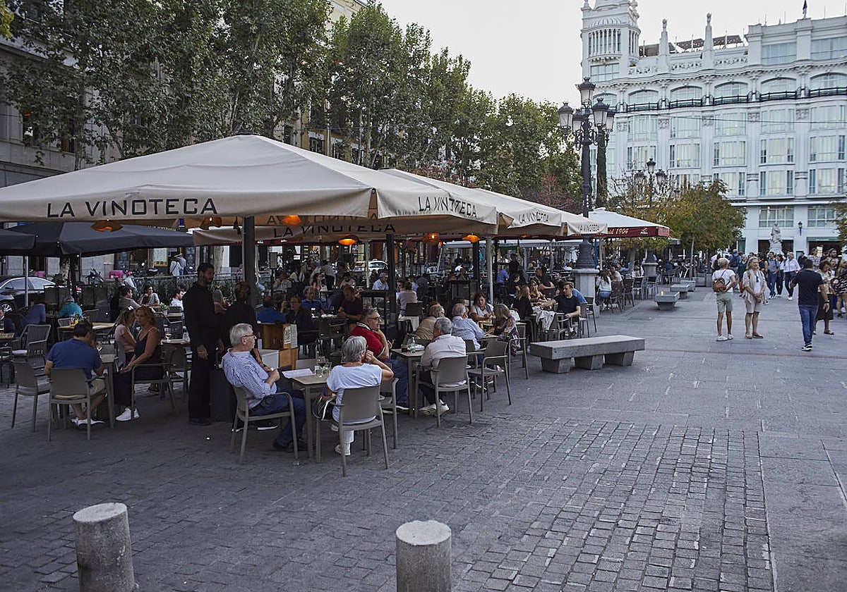Las terrazas de la plaza de Santa Ana, sobre el aparcamiento subterráneo