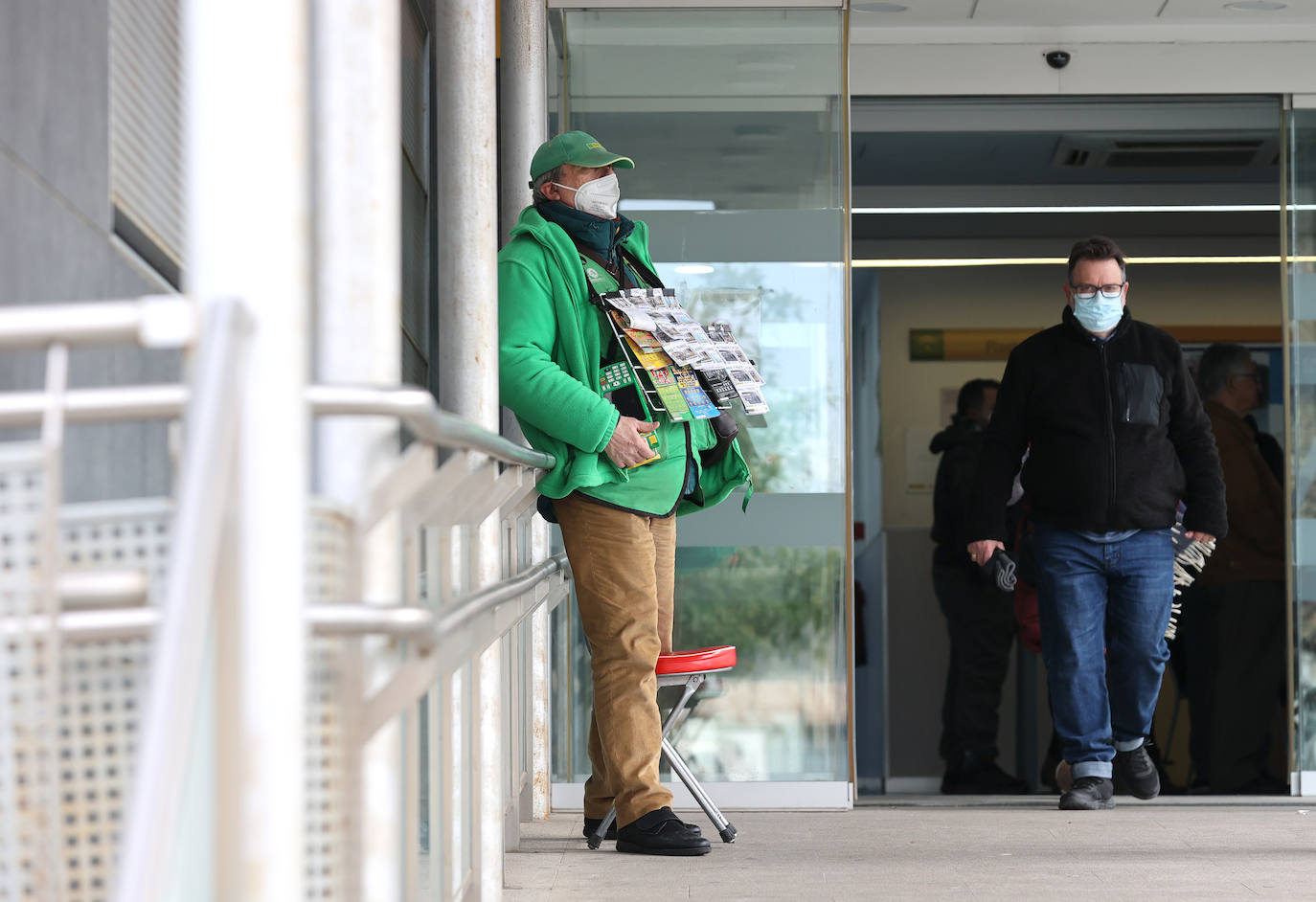 Fotos: las mascarillas se multiplican en Córdoba en pleno repunte de gripe, covid y catarros