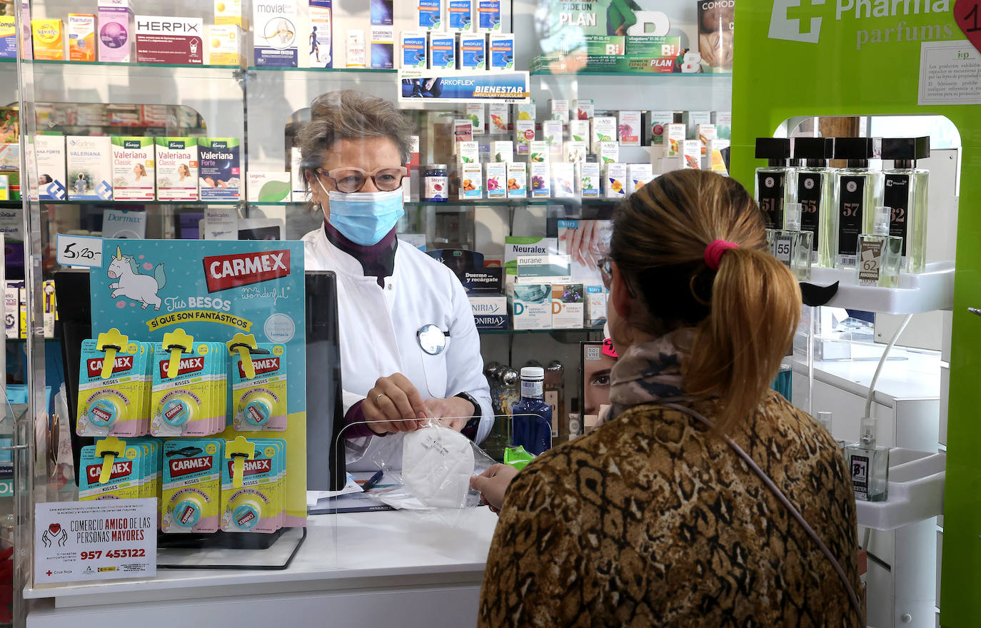 Fotos: las mascarillas se multiplican en Córdoba en pleno repunte de gripe, covid y catarros