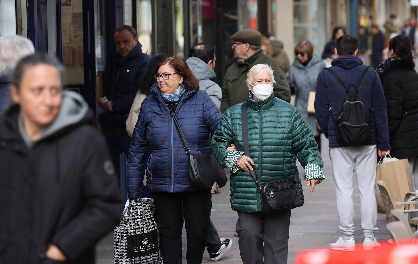 Fotos: las mascarillas se multiplican en Córdoba en pleno repunte de gripe, covid y catarros