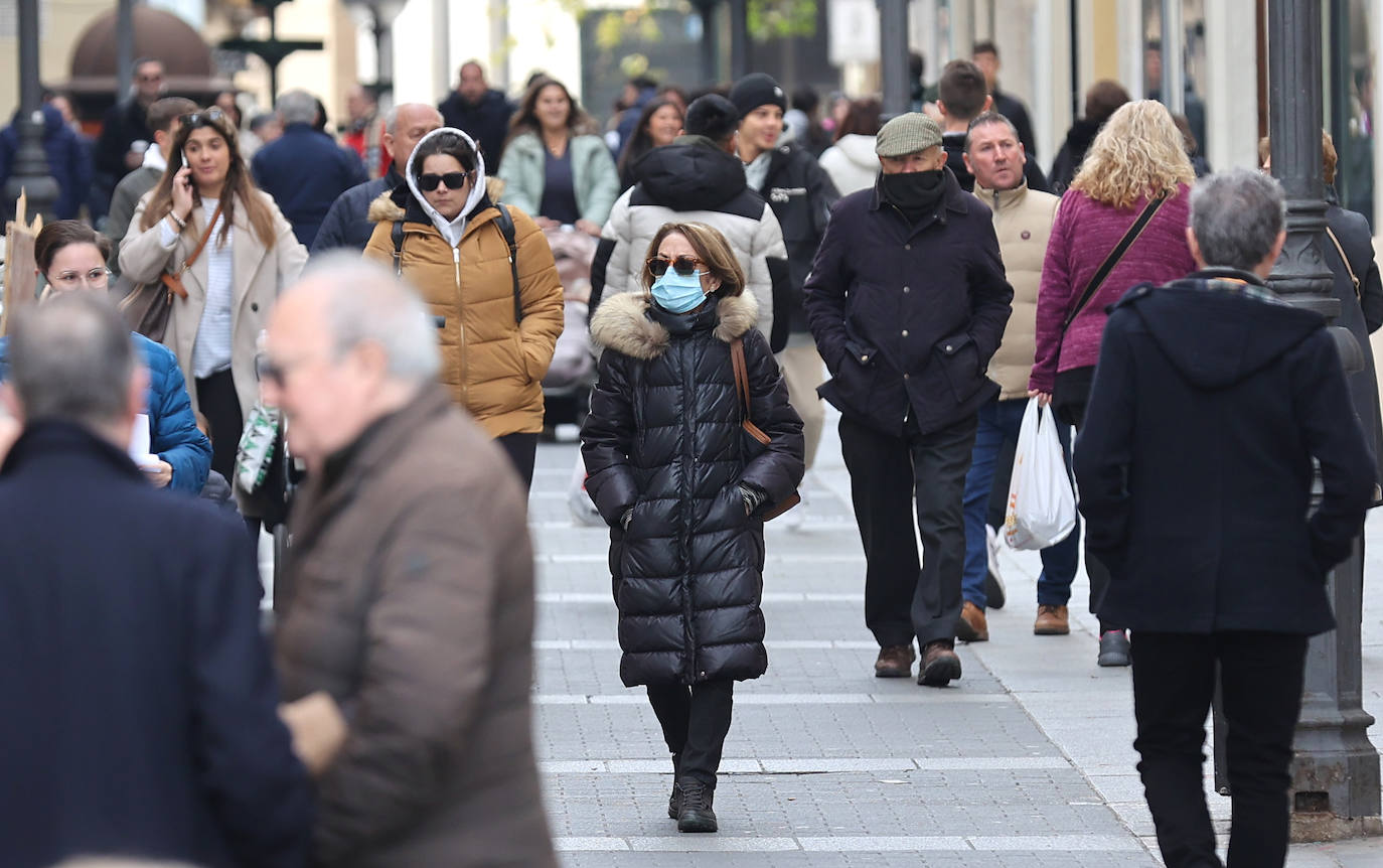 Fotos: las mascarillas se multiplican en Córdoba en pleno repunte de gripe, covid y catarros