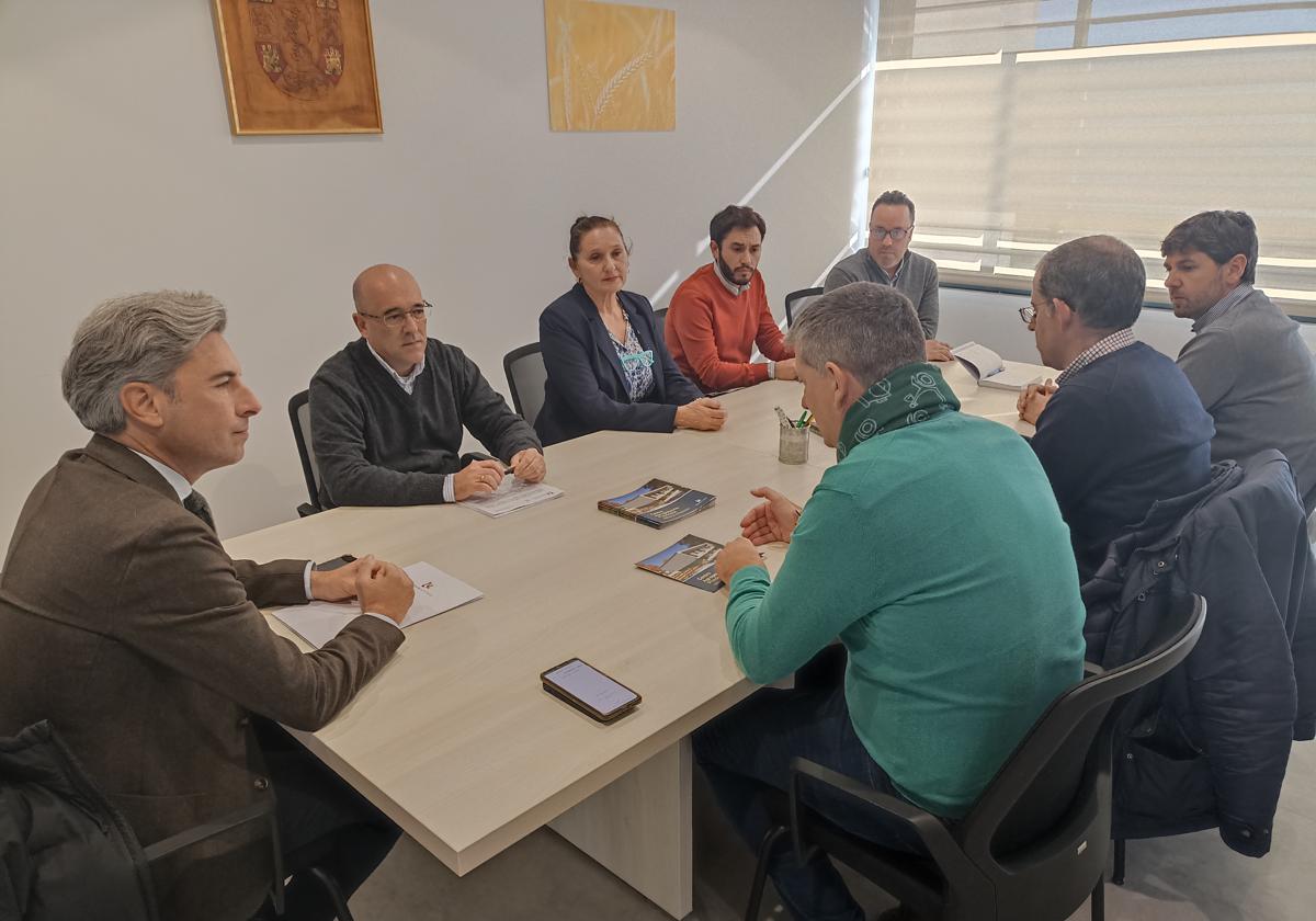 Imagen de la reunión entre Diputación y la Delegación de Agricultura de la Junta