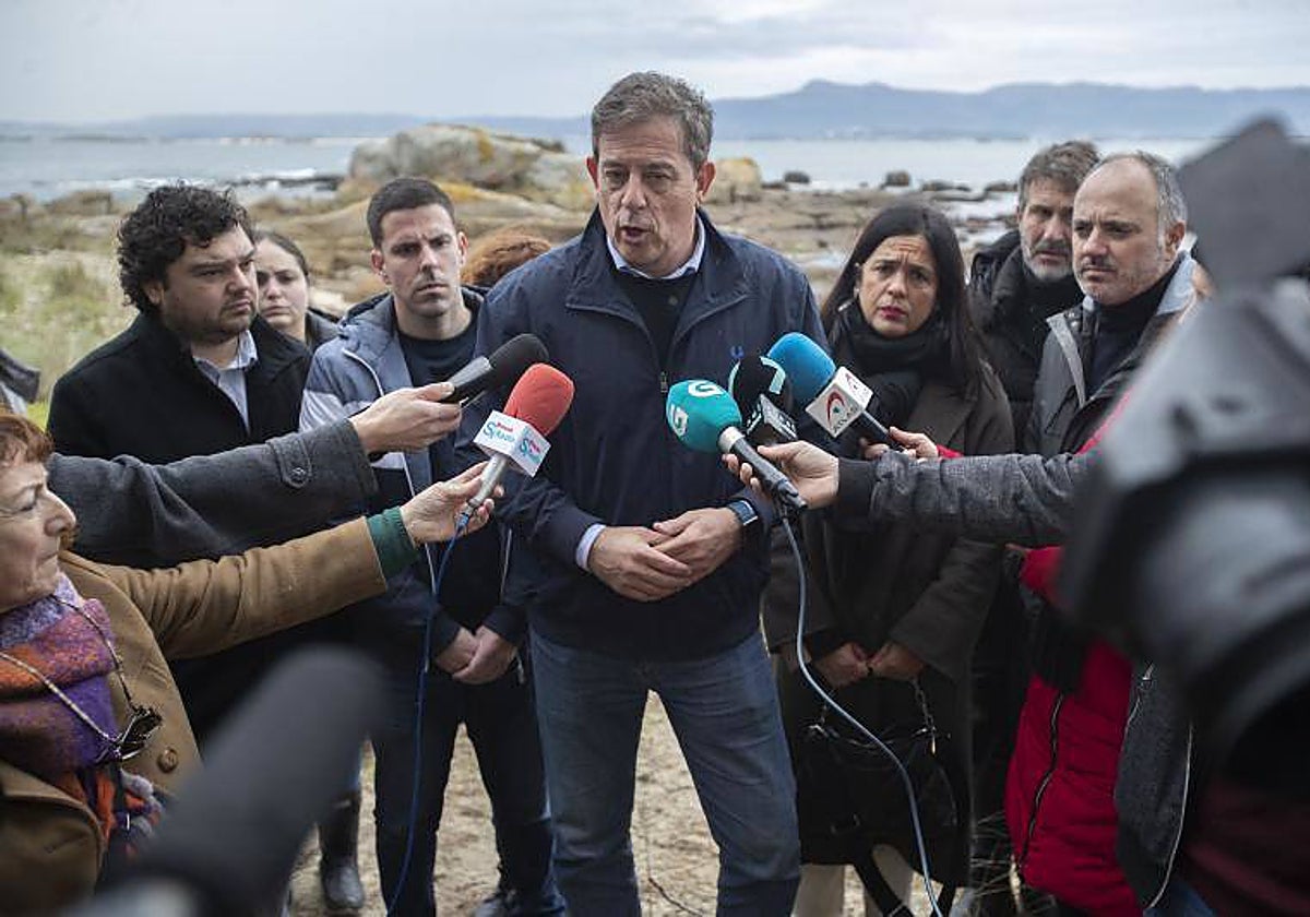 Gómez Besteiro, candidato del PSOE a la Presidencia de la Xunta, este martes en A Illa de Arousa