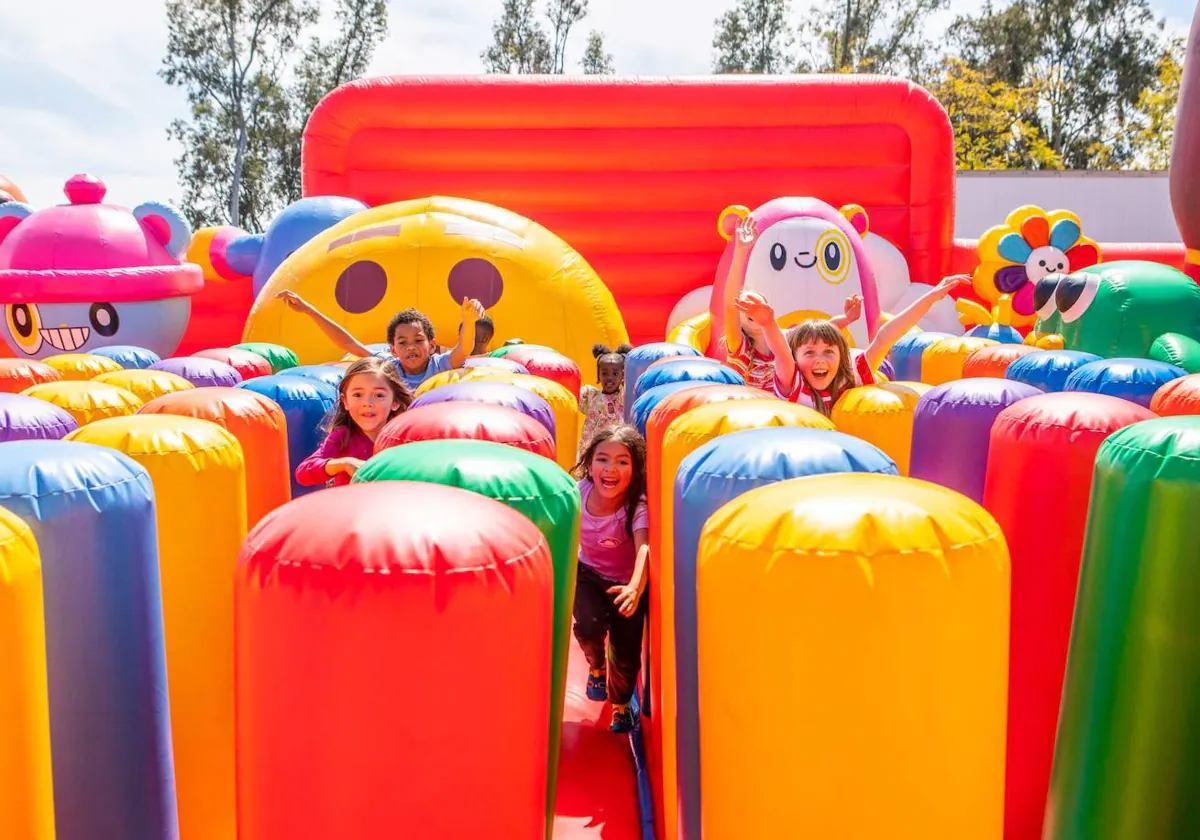 Imagen de varios niños jugando en el Funbox de Bonaire