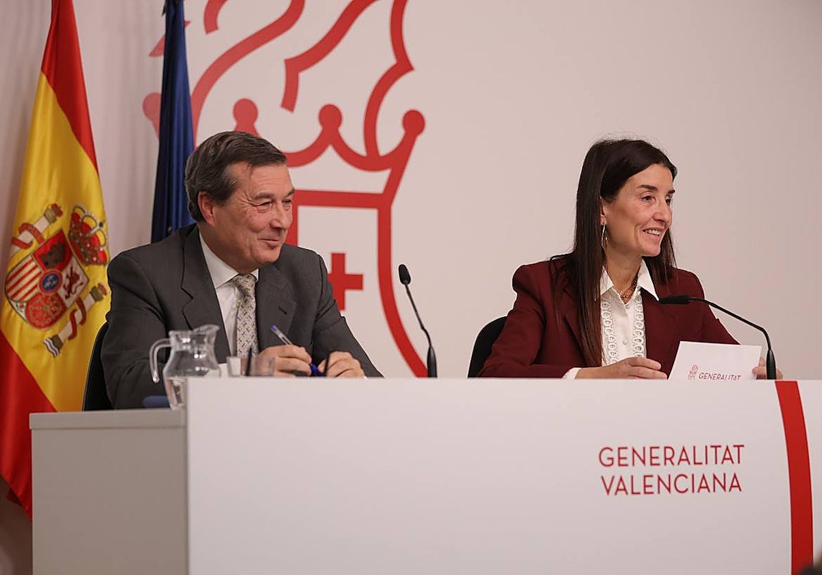 Imagen de la comparecencia de Marciano Gómez tras el Pleno del Consell