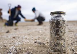 Localizan 'pellets' en la costa de Bajamar de Tenerife