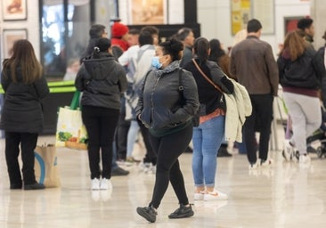 El sindicato mayoritario de la Policía denuncia que sigue el hacinamiento de solicitantes de asilo en Barajas