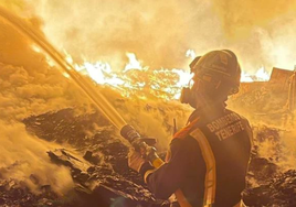 El incendio de la planta de compostaje seguirá ardiendo varios días