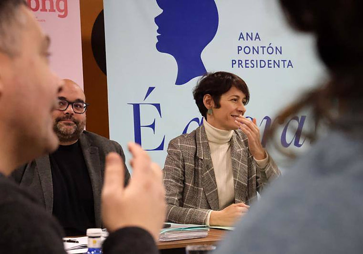 Ana Pontón, líder del BNG, al frente de la ejecutiva nacional de su partido, en diciembre