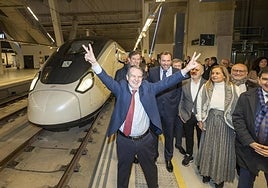 Puente vulneró la ley electoral con su viaje en tren a Vigo con los Reyes Magos el 5 de enero