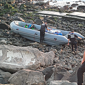 Aparece una zódiac varada llena de combustible en Las Palmas de Gran Canaria