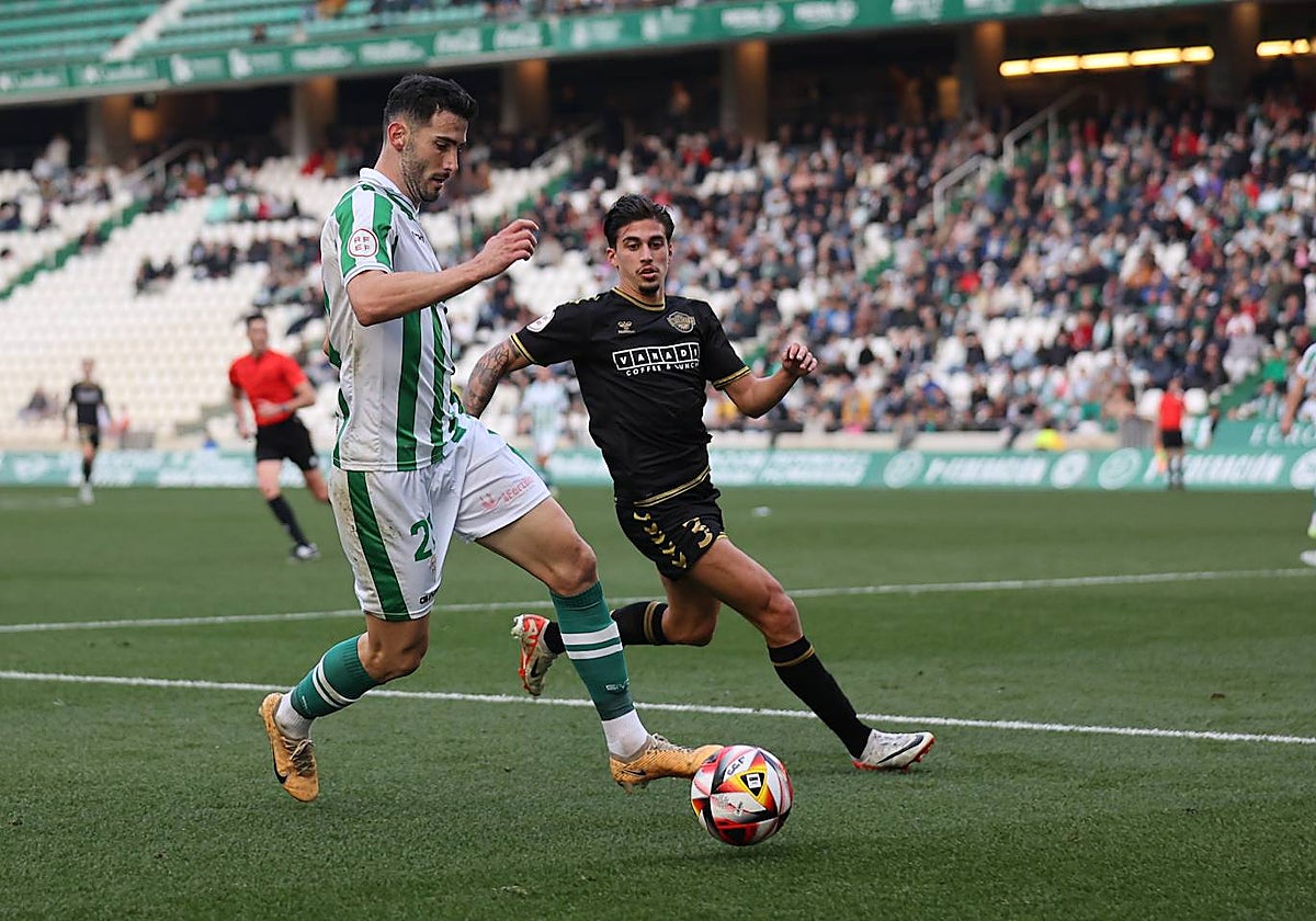 Carlos Albarrán durante el partido ante el Intercity
