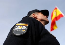 Fotos: el izado de la bandera en Córdoba por el histórico bicentenario de la Policía Nacional