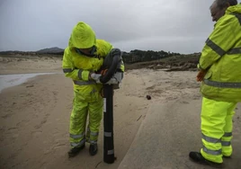 La Xunta ha recuperado el equivalente a 90 sacos de pélets en tierra y mar