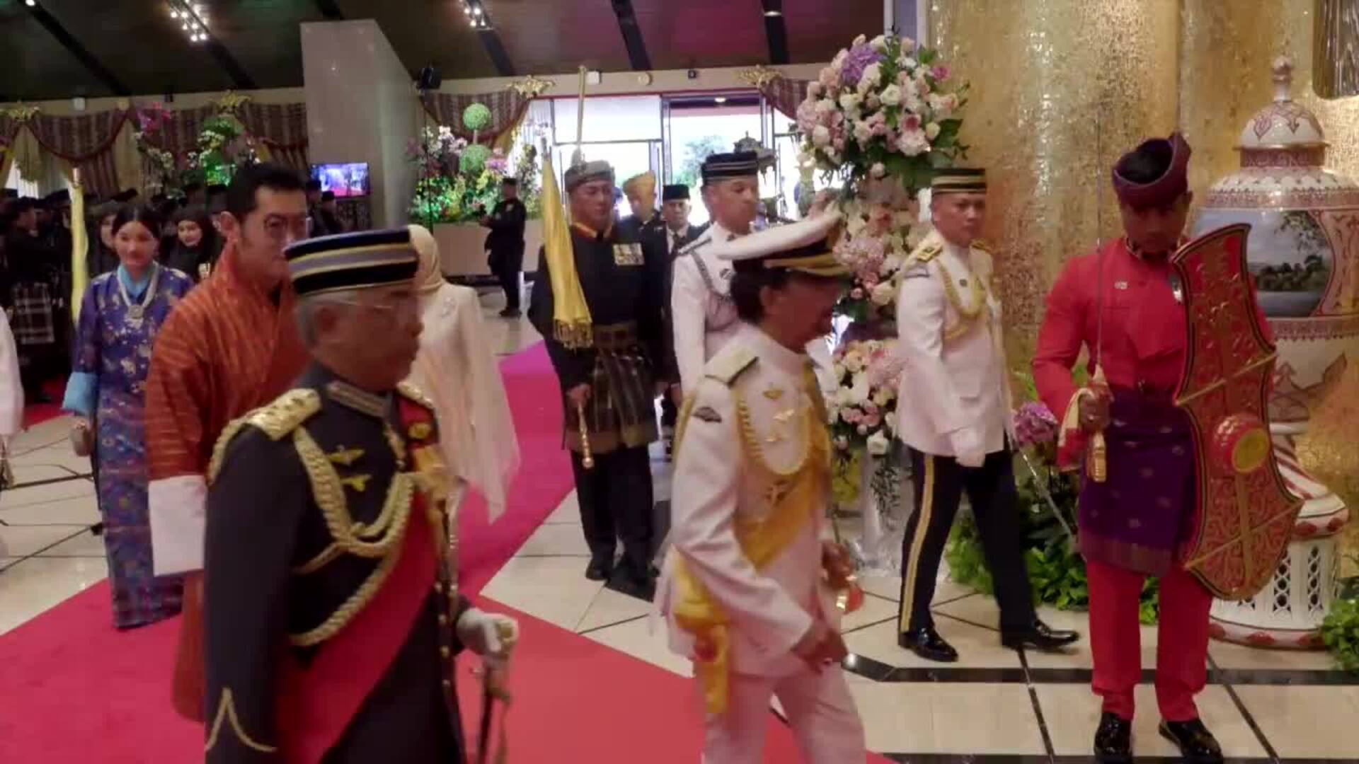 Se casan por todo lo alto en Brunéi el príncipe Abdul Mateen y la joven Anisha Rosnah