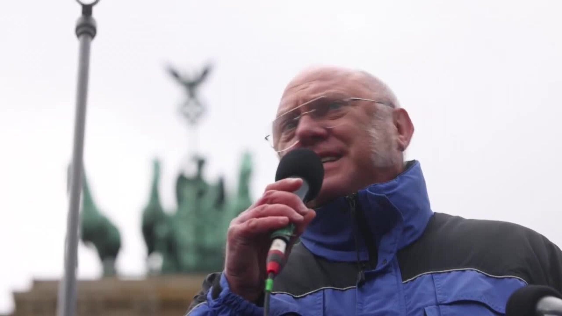 Miles de personas, entre ellas Scholz, se manifiestan en Alemania contra ultraderecha