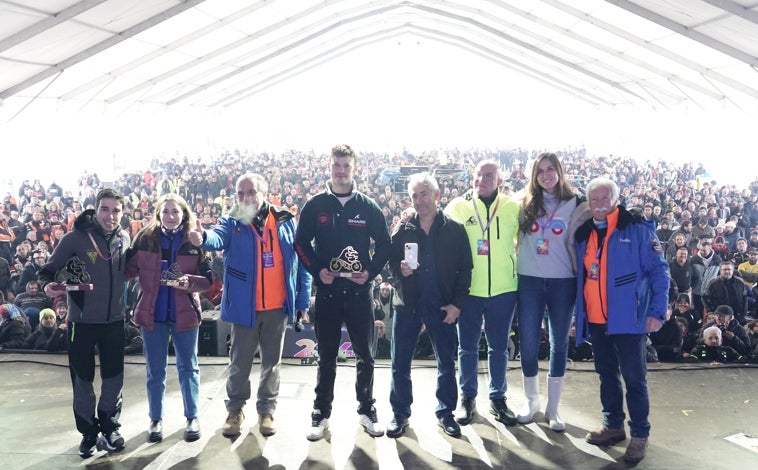 Imagen principal - El alcalde de Valladolid, con los premiados y recogida en la Hípica