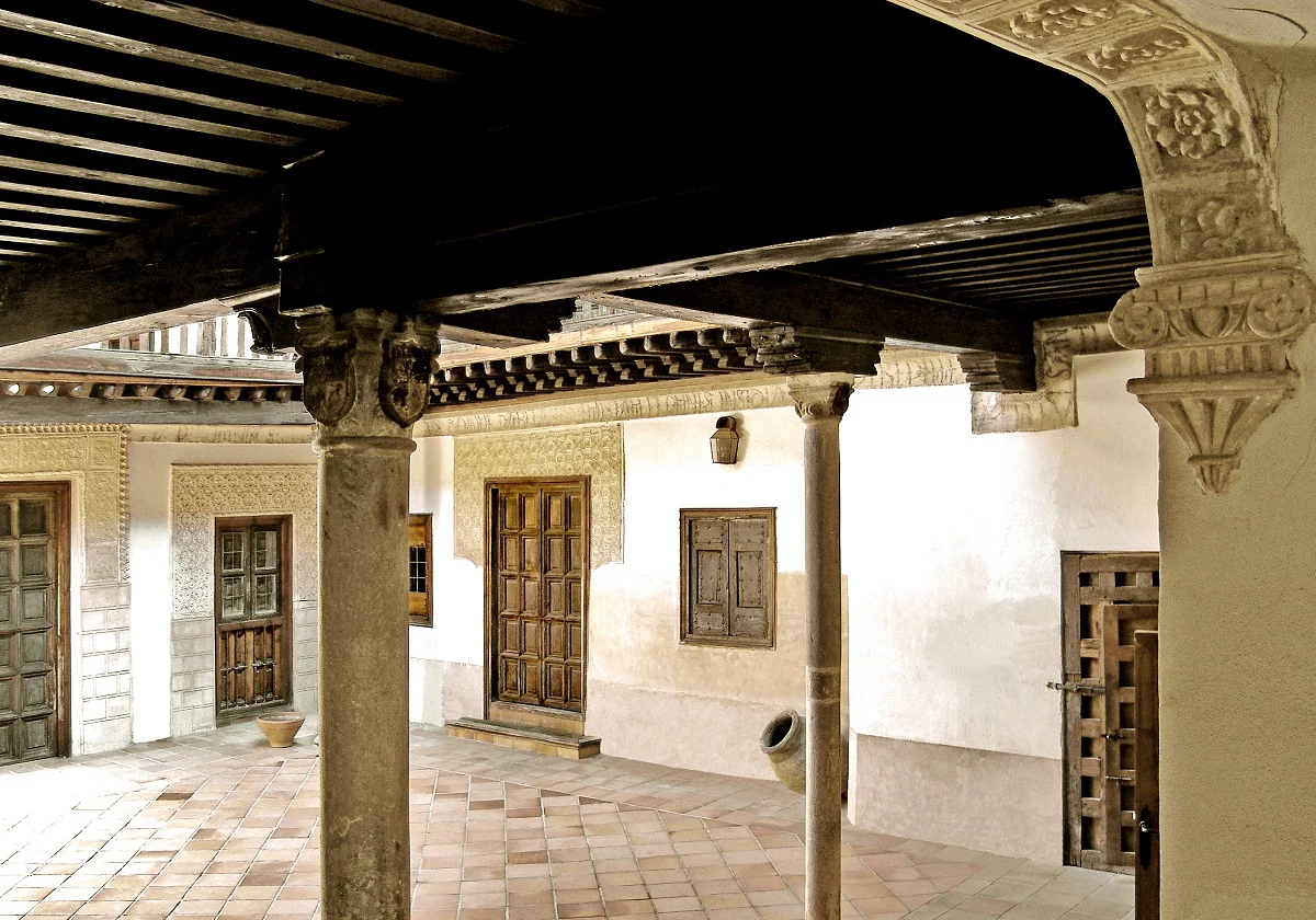 Planta baja del patio interior de la Casa de las Cadenas de Toledo